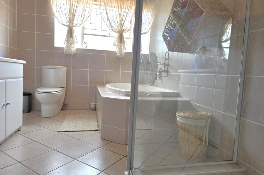 4 Bedroom Property for Sale in Glen Marais Gauteng