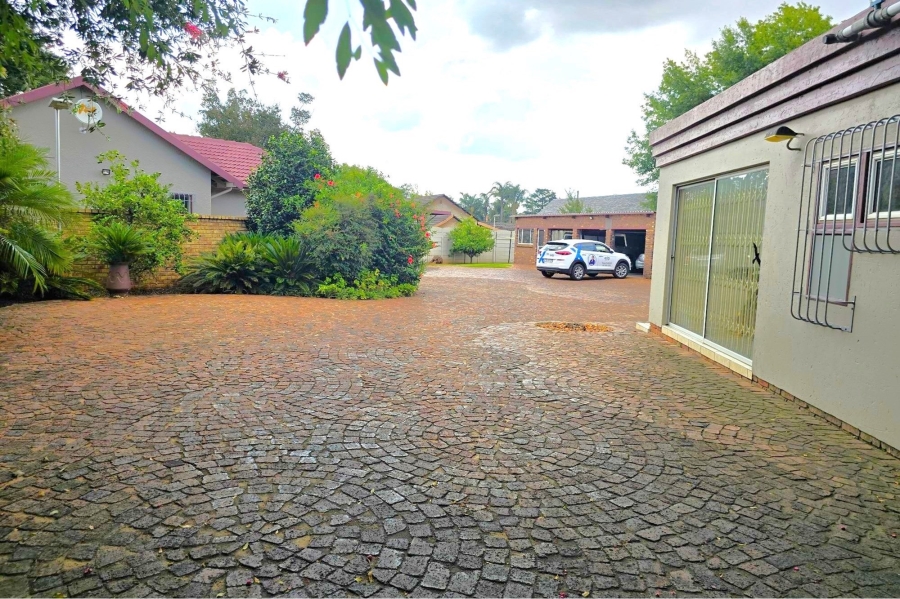 4 Bedroom Property for Sale in Glen Marais Gauteng