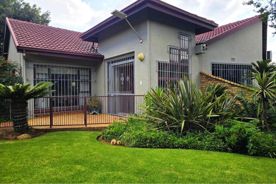4 Bedroom Property for Sale in Glen Marais Gauteng