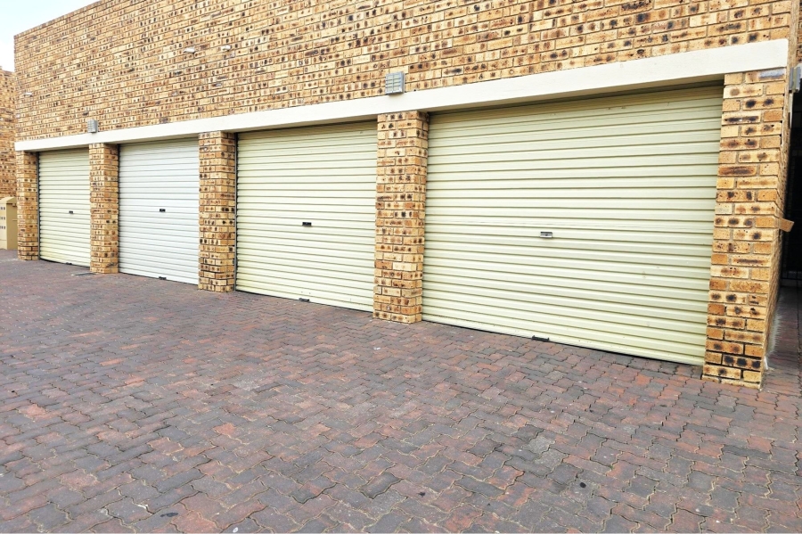2 Bedroom Property for Sale in Glen Marais Gauteng