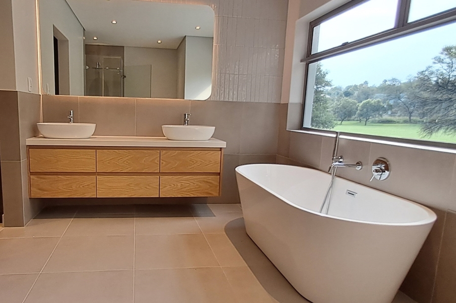 4 Bedroom Property for Sale in Woodhill Estate Gauteng
