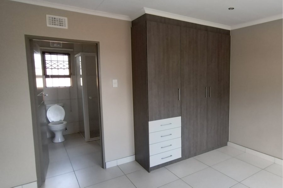 3 Bedroom Property for Sale in Clayville Gauteng
