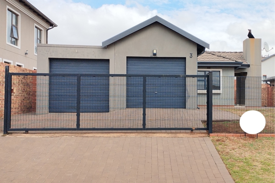 3 Bedroom Property for Sale in Clayville Gauteng