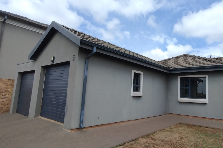 3 Bedroom Property for Sale in Clayville Gauteng