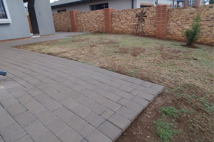 3 Bedroom Property for Sale in Clayville Gauteng