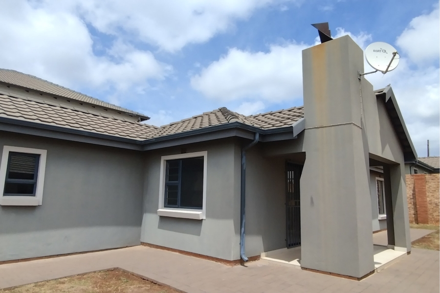 3 Bedroom Property for Sale in Clayville Gauteng