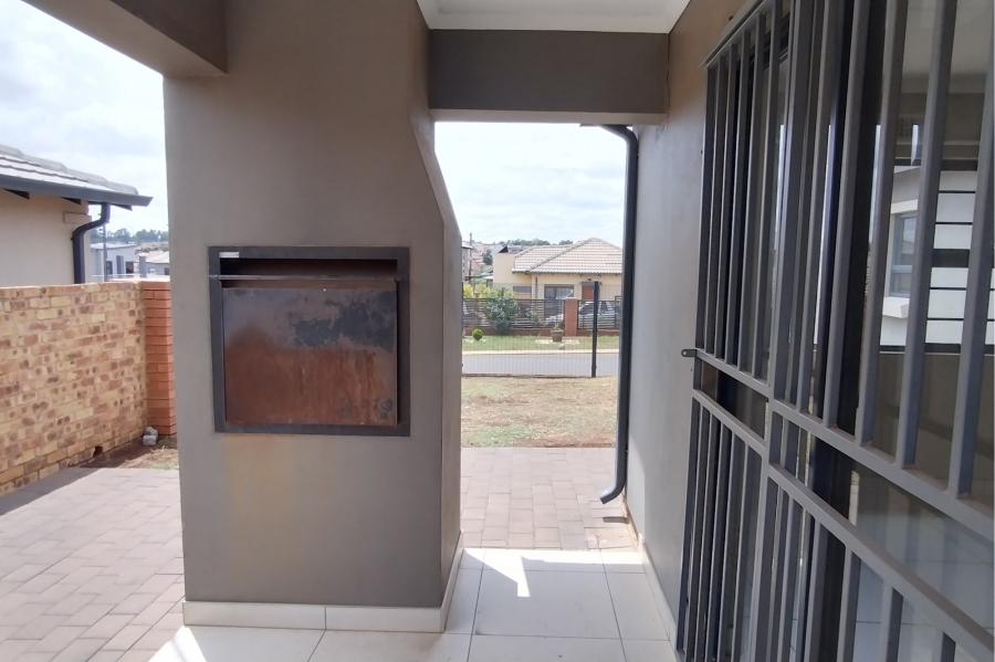 3 Bedroom Property for Sale in Clayville Gauteng