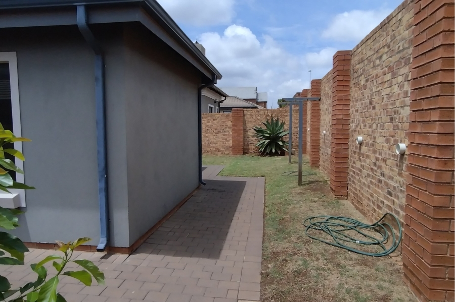 3 Bedroom Property for Sale in Clayville Gauteng