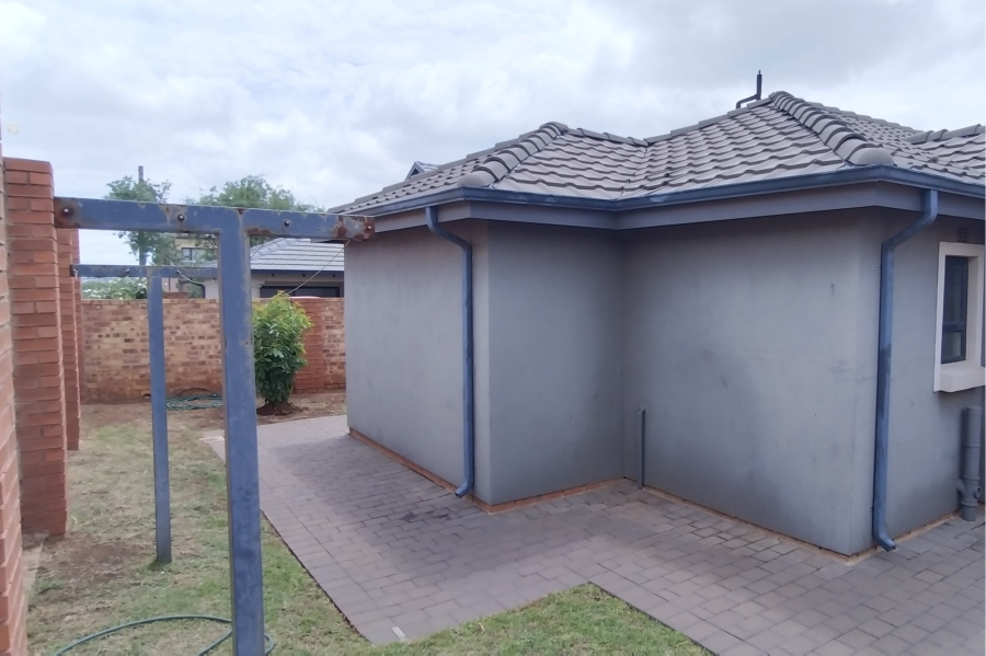 3 Bedroom Property for Sale in Clayville Gauteng