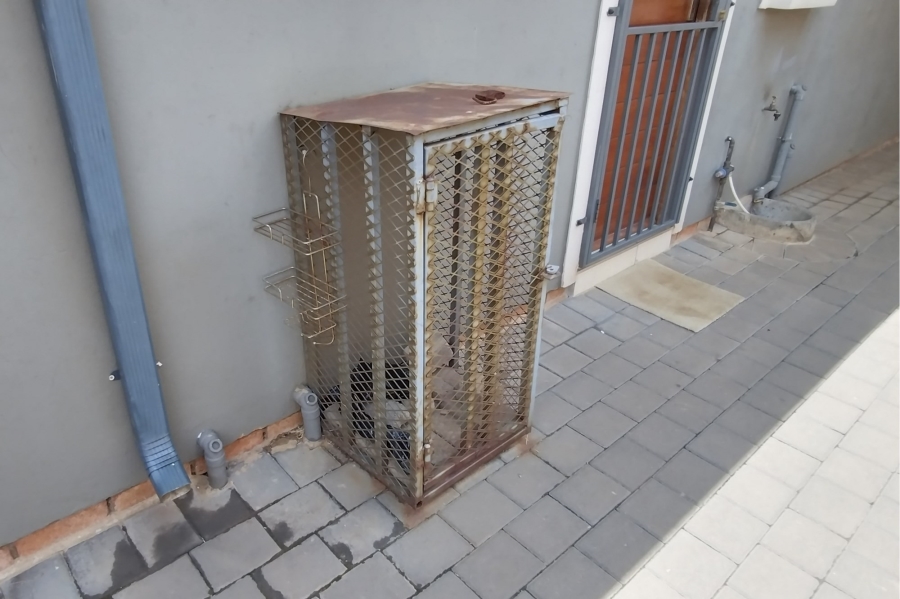 3 Bedroom Property for Sale in Clayville Gauteng