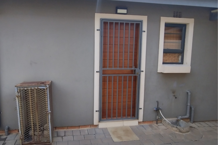 3 Bedroom Property for Sale in Clayville Gauteng