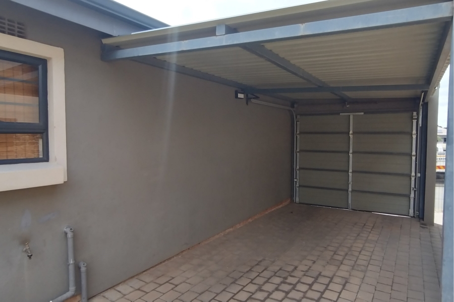 3 Bedroom Property for Sale in Clayville Gauteng
