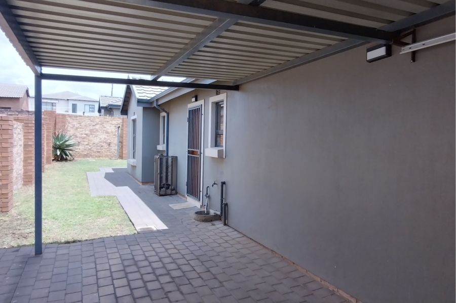 3 Bedroom Property for Sale in Clayville Gauteng