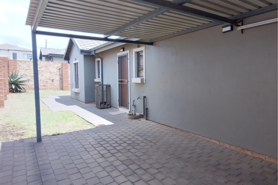 3 Bedroom Property for Sale in Clayville Gauteng