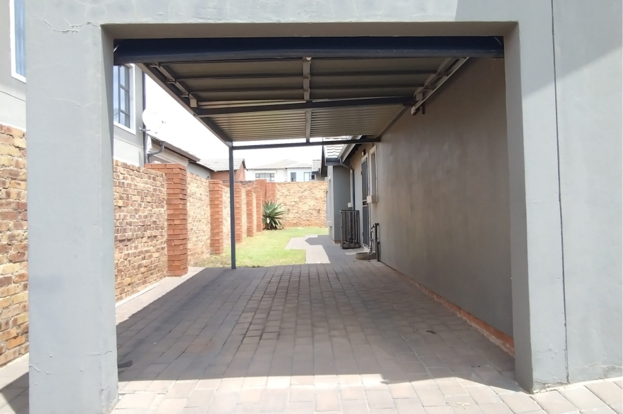 3 Bedroom Property for Sale in Clayville Gauteng