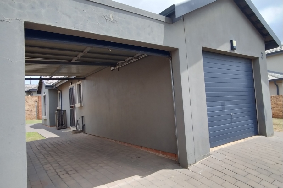 3 Bedroom Property for Sale in Clayville Gauteng