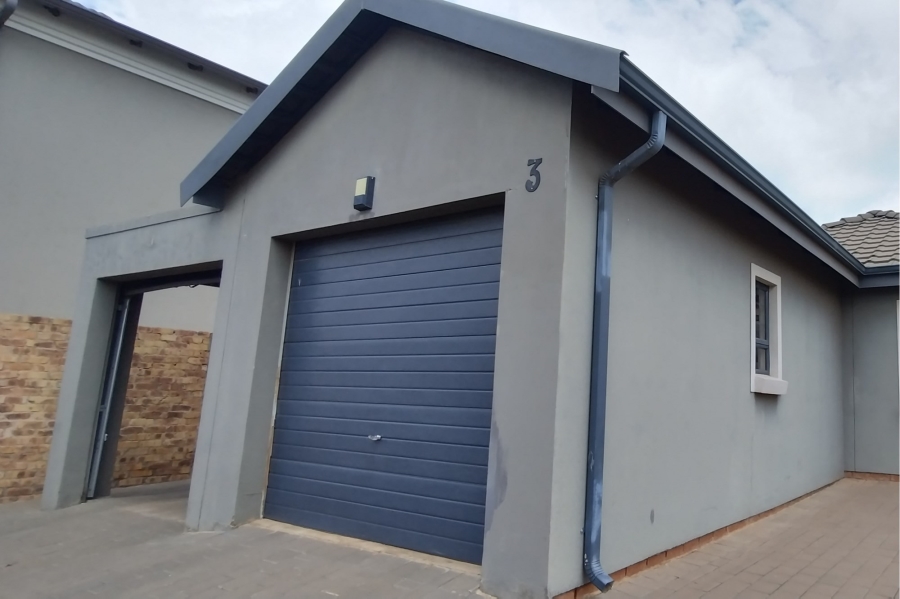 3 Bedroom Property for Sale in Clayville Gauteng