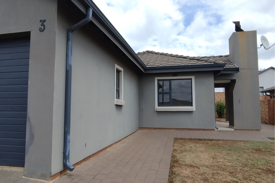 3 Bedroom Property for Sale in Clayville Gauteng