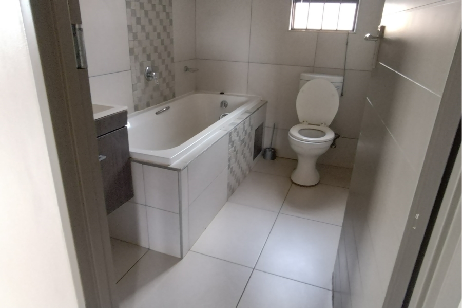 3 Bedroom Property for Sale in Clayville Gauteng