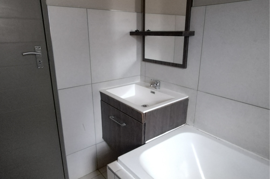 3 Bedroom Property for Sale in Clayville Gauteng