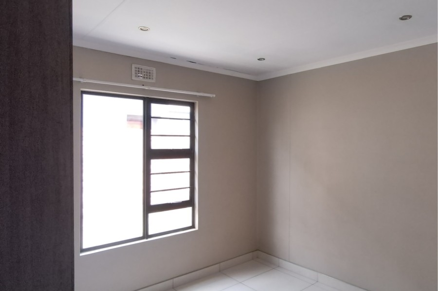 3 Bedroom Property for Sale in Clayville Gauteng