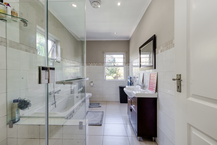 5 Bedroom Property for Sale in Chartwell Gauteng