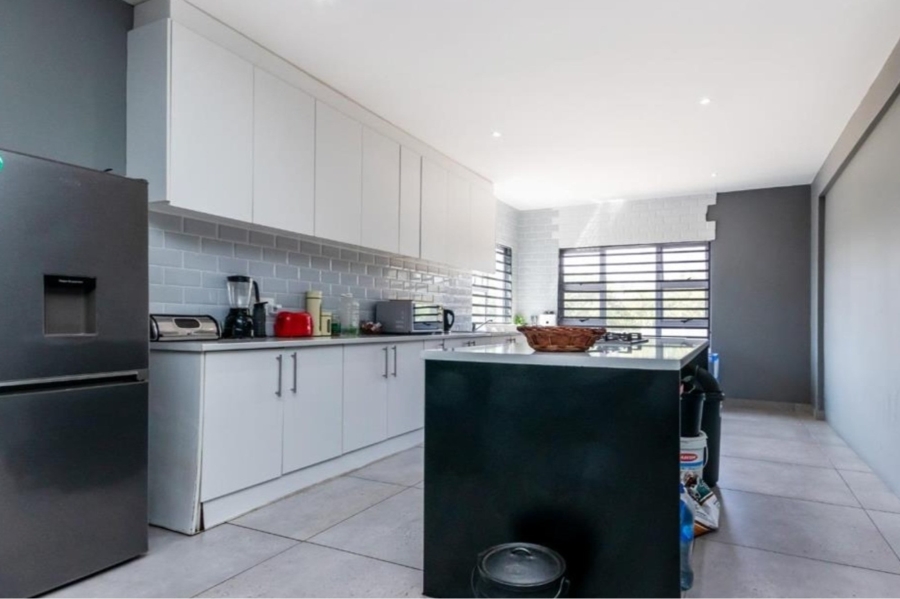 7 Bedroom Property for Sale in Austinview Gauteng
