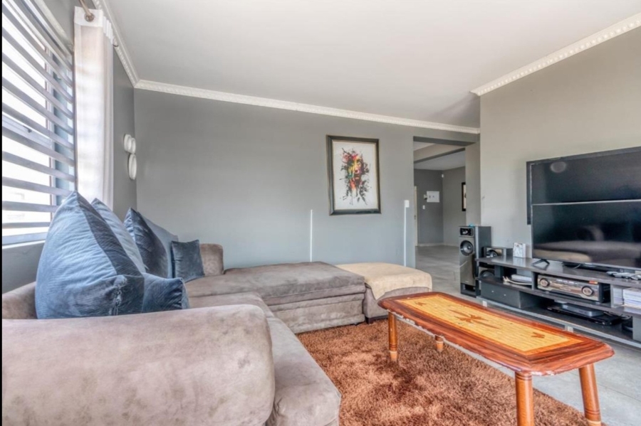7 Bedroom Property for Sale in Austinview Gauteng
