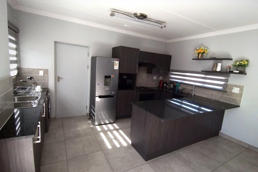 To Let 3 Bedroom Property for Rent in Thatchfield Estate Gauteng