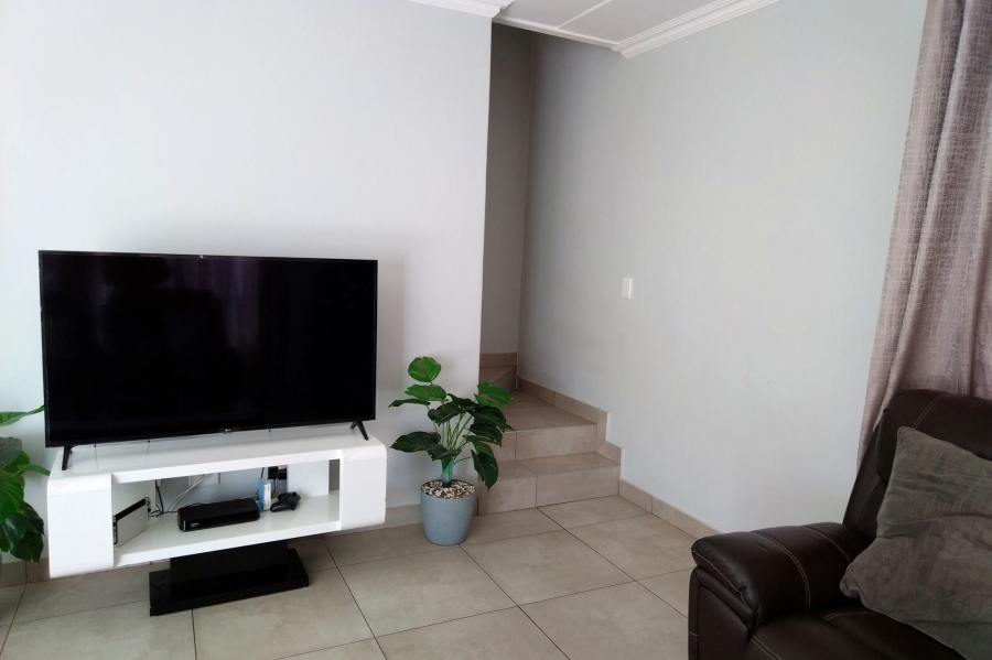 To Let 3 Bedroom Property for Rent in Thatchfield Estate Gauteng