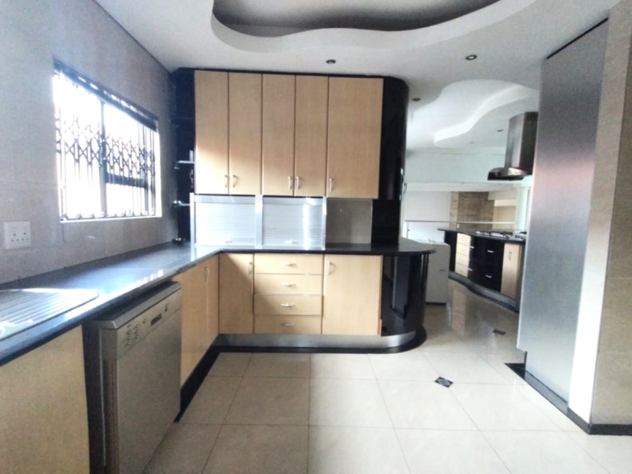 6 Bedroom Property for Sale in Westdene Gauteng