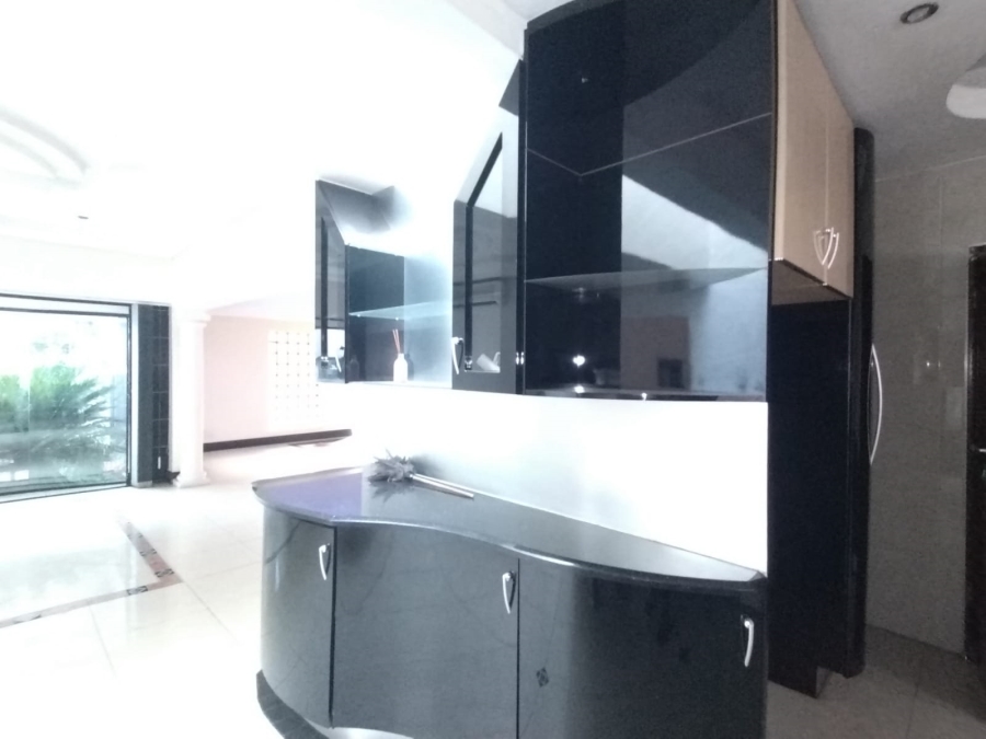 6 Bedroom Property for Sale in Westdene Gauteng