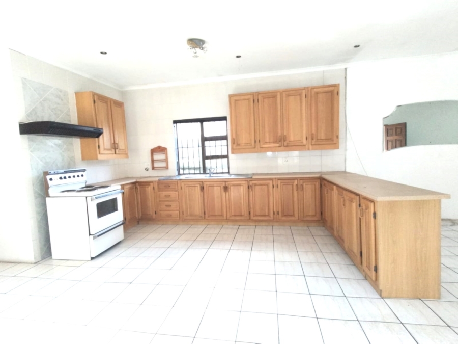 6 Bedroom Property for Sale in Westdene Gauteng