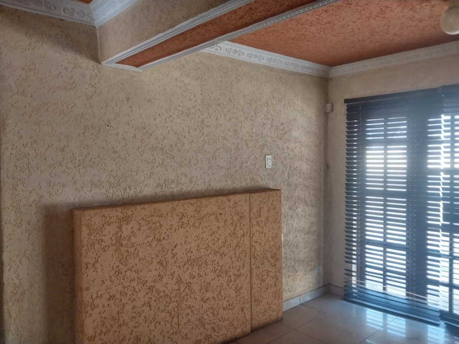 4 Bedroom Property for Sale in Ormonde Gauteng