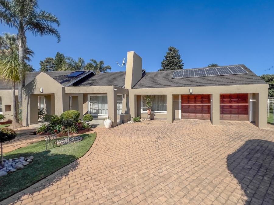 5 Bedroom Property for Sale in Glen Marais Gauteng