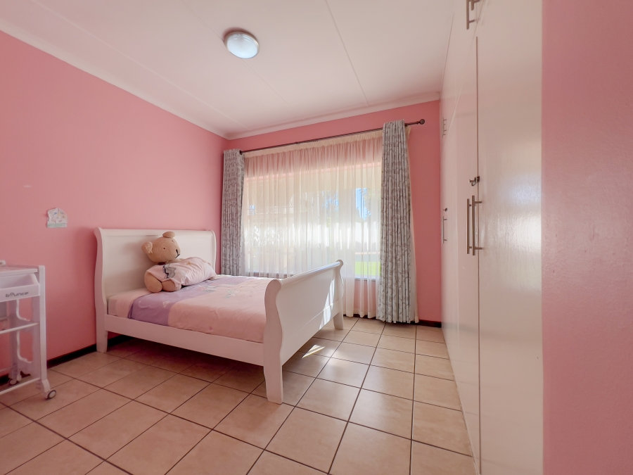 5 Bedroom Property for Sale in Glen Marais Gauteng