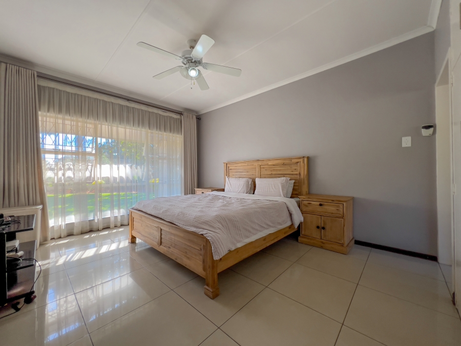 5 Bedroom Property for Sale in Glen Marais Gauteng