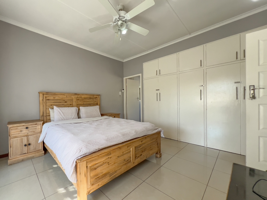 5 Bedroom Property for Sale in Glen Marais Gauteng