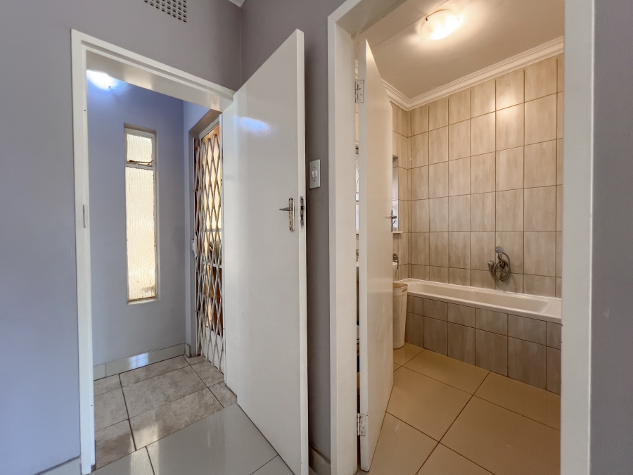 5 Bedroom Property for Sale in Glen Marais Gauteng