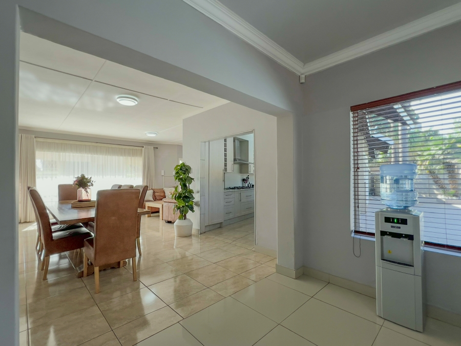 5 Bedroom Property for Sale in Glen Marais Gauteng