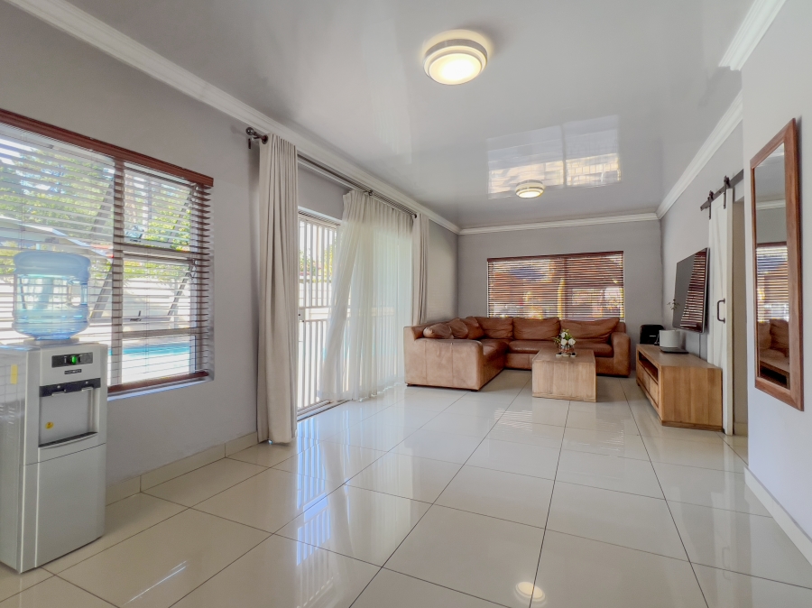 5 Bedroom Property for Sale in Glen Marais Gauteng