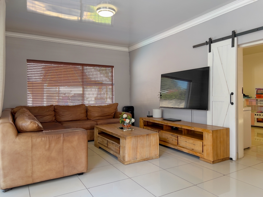 5 Bedroom Property for Sale in Glen Marais Gauteng
