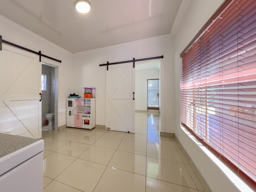 5 Bedroom Property for Sale in Glen Marais Gauteng