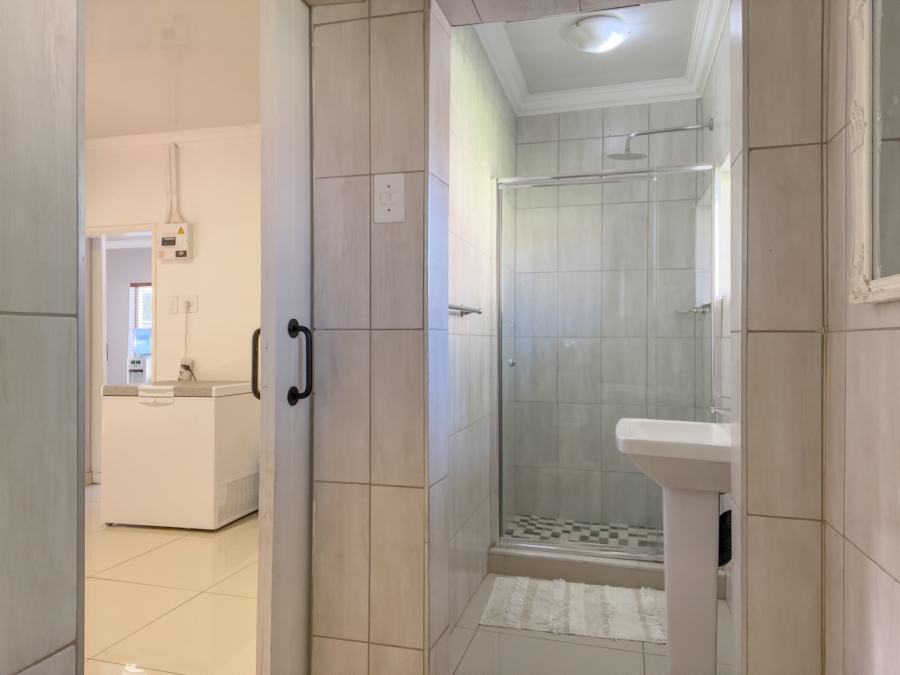 5 Bedroom Property for Sale in Glen Marais Gauteng