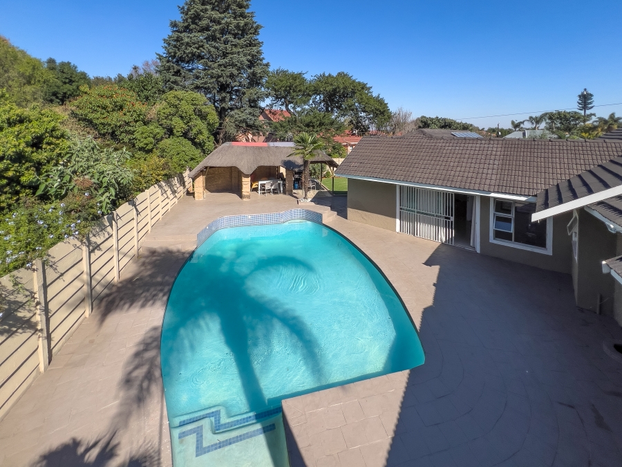 5 Bedroom Property for Sale in Glen Marais Gauteng