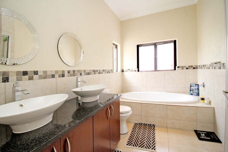 4 Bedroom Property for Sale in Broadacres Gauteng