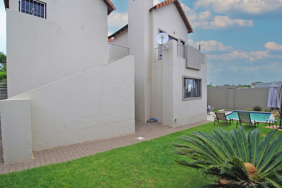 4 Bedroom Property for Sale in Broadacres Gauteng