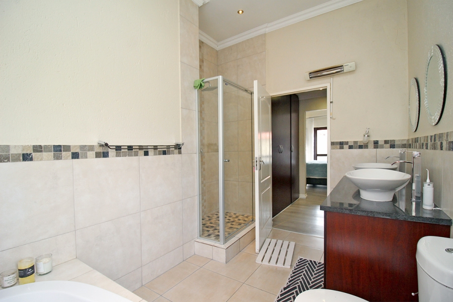 4 Bedroom Property for Sale in Broadacres Gauteng