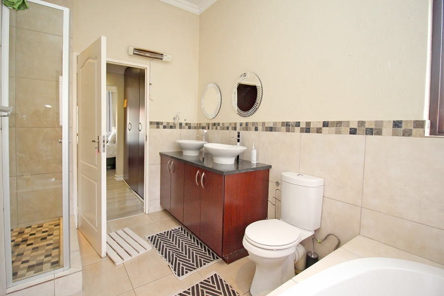 4 Bedroom Property for Sale in Broadacres Gauteng
