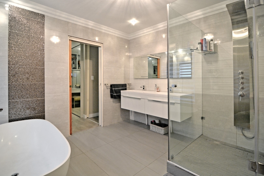 5 Bedroom Property for Sale in Bryanston Gauteng